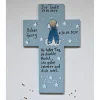 Taufkreuz personalisiert – Handbemaltes Kinderkreuz mit Taufspruch für Jungen – Einzigartiges Taufgeschenk aus Holz