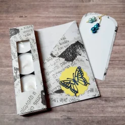 Teelichtkarte mit Schriften und Schmetterling