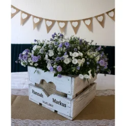TISCHDEKO BLUMENKISTE Hochzeitsgeschenk Vintage Hochzeit personalisiert aus Holz Rustikale OBSTKISTE Geschenk Brautpaar Hölzerne Jahrestag