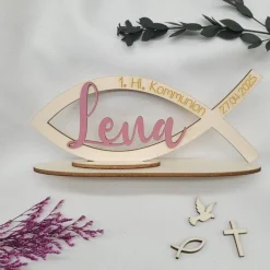 Tischdekoration Kommunion Platzdeko Fisch mit Name und Datum aus Holz geschnitten und handgraviert