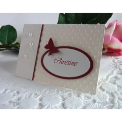 Tischkarte/Platzkarte zur Hochzeit in cremeweiß/weinrot mit Namensschild