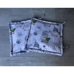 Topflappen Set XL - doppellagig - Geschenk - Einzigartig - Unikate - Winterwichtel grau