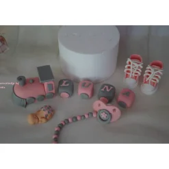 Tortendeko Tortentopper Tortenaufleger Fondant Zuckerfigur Zug für Taufe Mädchen Zuckeraufleger Geburt Girl Fondantdeko Babyschuhe Party