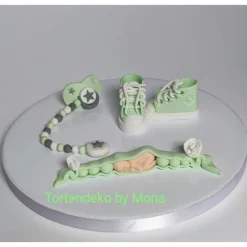 Tortendeko Tortentopper Zuckerfigur  Taufe Geburt Baby