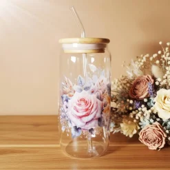 Trinkglas mit Strohhalm