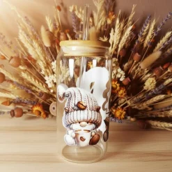 Trinkglas mit Strohhalm