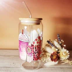 Trinkglas mit Strohhalm