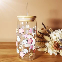 Trinkglas mit Strohhalm