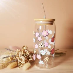 Trinkglas mit Strohhalm