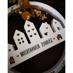 Türkranz Häuserkranz Loop – Handgemachter Fensterkranz mit Trockenblumen und Keramik, 18 cm