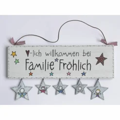 Türschild aus Holz mit Sternanhänger, Holzschild Familie, personalisiertes Geschenk zu Geburt / Geburtstag, wetterfestes Haustürschild, exklusives Willkommensschild, originelle Geschenkidee