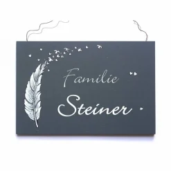 Türschild Familie aus Holz mit Name personalisiert - exklusives Hochzeitsgeschenk für das Brautpaar - besonderes Geschenk zum Hochzeitstag - individuelles Haustürschild mit Feder und Vögel