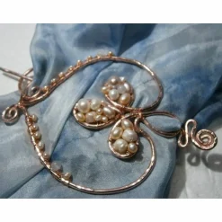 Tuchnadel celtic knot Herz 90 x 100 Millimeter mit Süßwasserperlen rosa Aluminium Farbe rosegold Muttertagsgeschenk