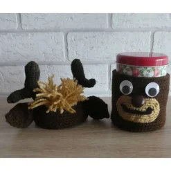 Umhäkelte Blechdose zur Aufbewahrung von vielen Dingen - Rentier mit Kulleraugen