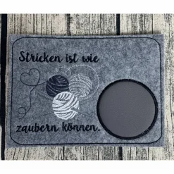 Untersetzer aus Filz bestickt - Geschenk stricken - Geschenkidee für Strickfreundin - Geschenk für Oma