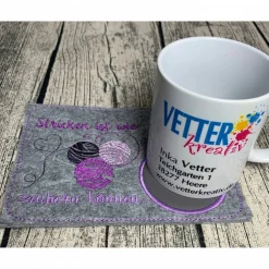 Untersetzer aus Filz bestickt - Geschenk stricken - Geschenkidee für Strickfreundin - Geschenk für Oma