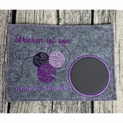 Untersetzer aus Filz bestickt - Geschenk stricken - Geschenkidee für Strickfreundin - Geschenk für Oma