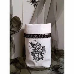 Utensilo Lichtbeutel Vasenhusse Rabe Schädel gestickt Leinen Spitze Halloween