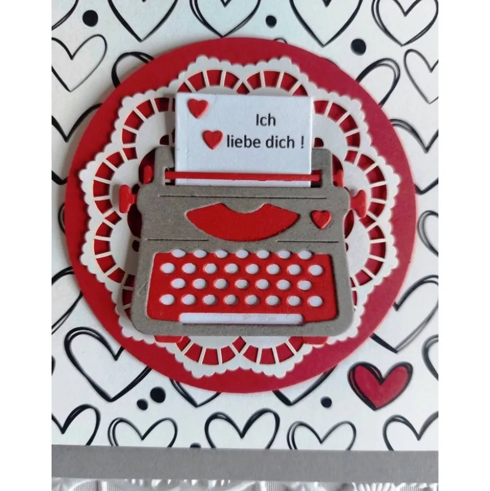 Valentinstagskarte 15 x 15 cm – Quadratische Liebeskarte mit Herzen & Schreibmaschine