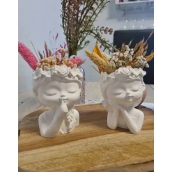 Verträumte Blumenmädchen aus Raysin