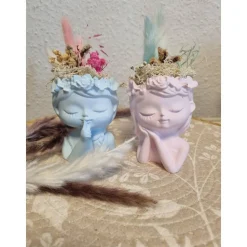 Verträumte Blumenmädchen aus Raysin