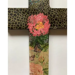 Verziertes Holzkreuz als Geschenk für Geburt, Taufe, Kommunion oder Konfirmation,