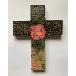 Verziertes Holzkreuz als Geschenk für Geburt, Taufe, Kommunion oder Konfirmation,