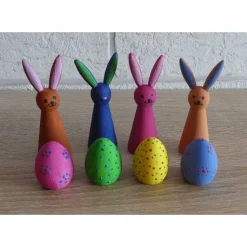 vier bemalte Holzhasen + vier bemalte Holzeier - DEKO