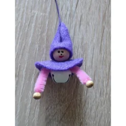 vier kleine Filzwichtel mit Glöckchen - lila-rosa-weiß