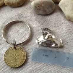 Vintage Geschenkset: Schlüsselanhänger mit alter Münze & Auto-Anhänger