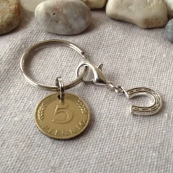 Vintage Geschenkset: Schlüsselanhänger mit alter Münze & Hufeisenanhänger