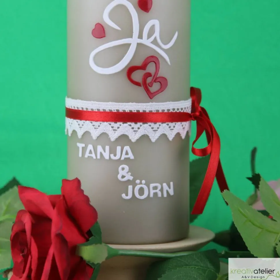 Vintage Hochzeitskerze taupe mit Schriftzug "Ja", Doppelherz und Klöppelspitze, personalisierbar, elegante Hochzeitsdeko