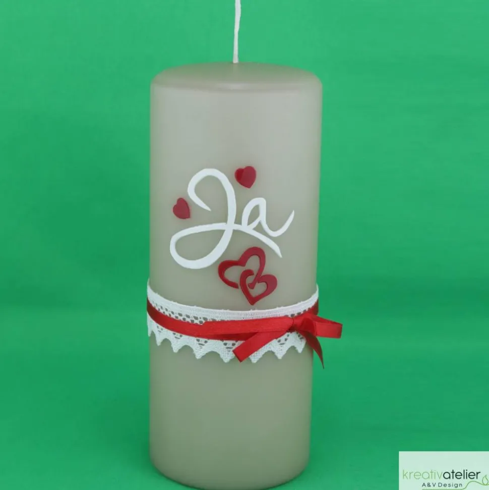 Vintage Hochzeitskerze taupe mit Schriftzug "Ja", Doppelherz und Klöppelspitze, personalisierbar, elegante Hochzeitsdeko