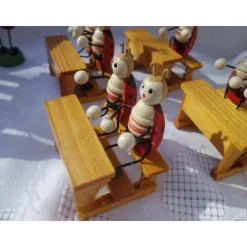 Vintage MINIATUR Holzschule Marienkäfer Käfer Käferschule Holzdeko Holzfigur Ostern Frühling Schule Holz