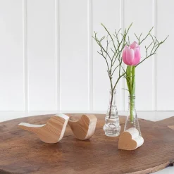 Vogel aus Altholz | Vogel aus Altholz mit weißem Rücken stehend und hängend