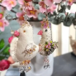 Vogel Ornament creme bunt beidseitig bestickt Unikat Osterdeko handmade shabby chic Wohneko