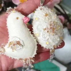 Vogel Ornament türkis rosa beidseitig handbestickt Unikat Osterdeko Shabby Chic Landhausstil