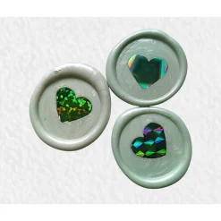 Wachssiegel mit bunten Hologramm Herzen – 50 handgemachte, selbstklebende Siegelaufkleber, Unikat