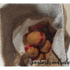 Walnußkalender Glück im Säckchen 24 mit Sprüchen, Segenswünschen oder Zitaten gefüllte Walnüsse für Advent im Jutesack