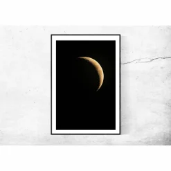 Wandbild Poster "Sichelmond" // Geschenke für Ihn // Geschenke für Weihnachten // Mond Mondsichel Schwarz Gold Fotografie // 45 x 30 cm