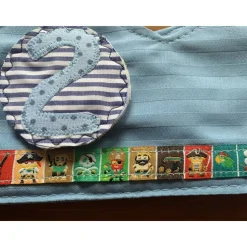 Weiche Geburtstagskrone für Jungs, Pirat, Piratenborde, blau, mit auswechselbaren Zahlen, mit Klett verstellbare Weite