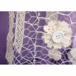 Weiße Drahthaube mit Spiegeltablett – edle Shabby-Stil Deko für Taufe & Hochzeit, Spitze & Holzknauf