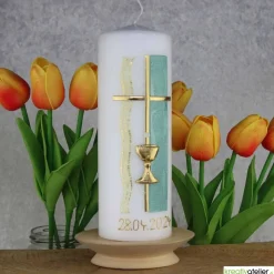 Weiße Konfirmationskerze mit Kelch und Kreuz – Gold verziert, personalisierbar