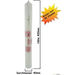 Weiße Taufkerze mit Kreuz und Taube, Fischen und Welle jeweils auf drei farbigen Kacheln, blau oder rosa