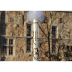 weiße Taufkerze mit Pax, Lorbeerzweig und Taube auf goldener Kachel, gold verziert schlanke Taufkerze handmade