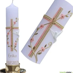 Weiße Taufkerze Taube, Kreuz und Blumenranke, blau für Jungen oder rosa für Mädchen personalisierbar mit Namen und Datum
