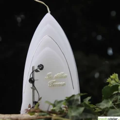 Weiße Trauerkerze In stiller Trauer mit Kreuz in antik silber, Formkerze, Gedenkkerze, Trauerkerze personalisierbar