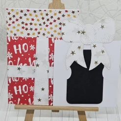 Weihnachtliche A6-Grußkarte mit Gutscheinfach – Rotes Geschenkdesign mit Sternen-Schleife & Umschlag