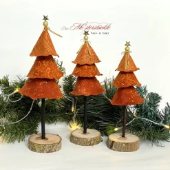 Weihnachtliche Dekobäumchen mit Holzsockel – Handgemachte Tannenbäume 22 cm - 27 cm hoch