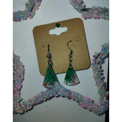 Weihnachtliche Ohrringe mit Tannenbaum Motiv Anhänger – Handgemacht aus Schrumpffolie